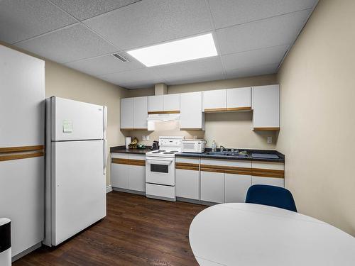 119 Fernie Place, Kamloops, BC - Indoor Photo Showing Kitchen