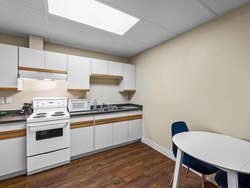 119 Fernie Place, Kamloops, BC - Indoor Photo Showing Kitchen