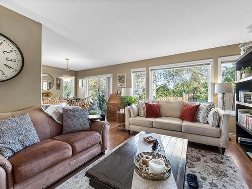 119 Fernie Place, Kamloops, BC - Indoor Photo Showing Living Room