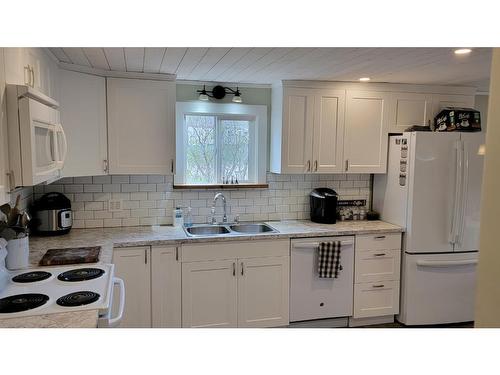 265 Guru Nanak Place, Clearwater, BC - Indoor Photo Showing Kitchen With Double Sink