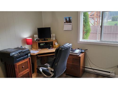 265 Guru Nanak Place, Clearwater, BC - Indoor Photo Showing Office