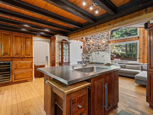 Kitchen - 470 Rue De L'Edelweiss, Sainte-Agathe-Des-Monts, QC - Indoor Photo Showing Other Room