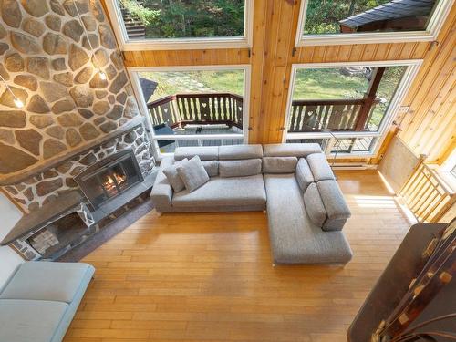 Vue d'ensemble - 470 Rue De L'Edelweiss, Sainte-Agathe-Des-Monts, QC - Indoor Photo Showing Other Room With Fireplace