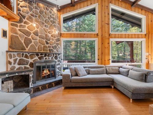 Salon - 470 Rue De L'Edelweiss, Sainte-Agathe-Des-Monts, QC - Indoor Photo Showing Living Room With Fireplace