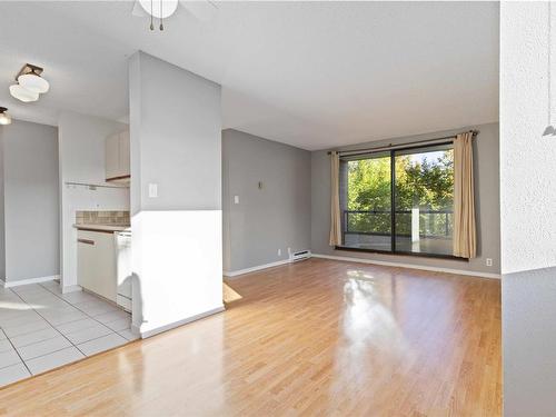 409-1630 Quadra St, Victoria, BC - Indoor Photo Showing Kitchen