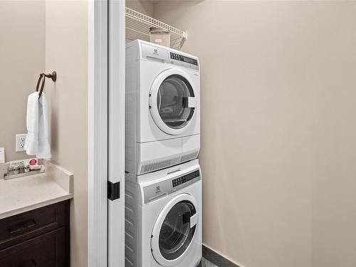 43A-1000 Sookepoint Pl, Sooke, BC - Indoor Photo Showing Laundry Room