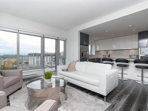 1004-838 Broughton St, Victoria, BC - Indoor Photo Showing Living Room