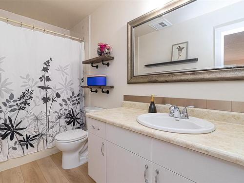 615 Goldstream Ave, Langford, BC - Indoor Photo Showing Bathroom