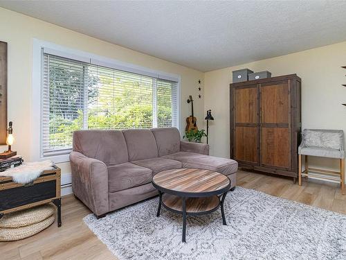 615 Goldstream Ave, Langford, BC - Indoor Photo Showing Living Room