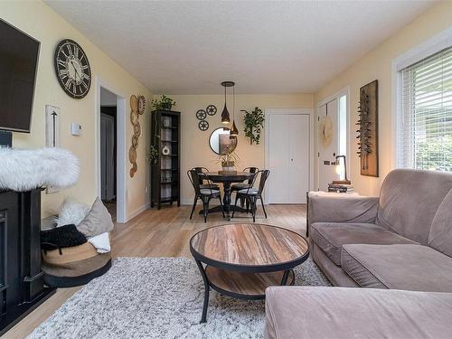 615 Goldstream Ave, Langford, BC - Indoor Photo Showing Living Room