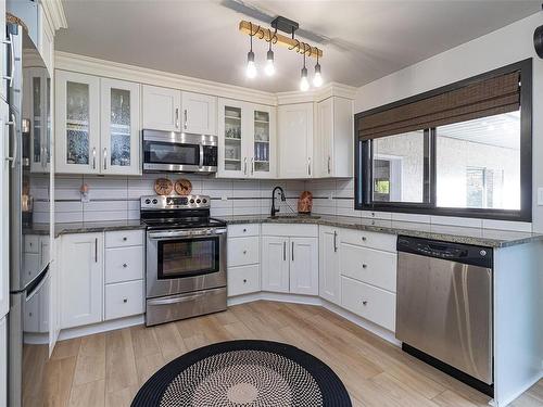 615 Goldstream Ave, Langford, BC - Indoor Photo Showing Kitchen