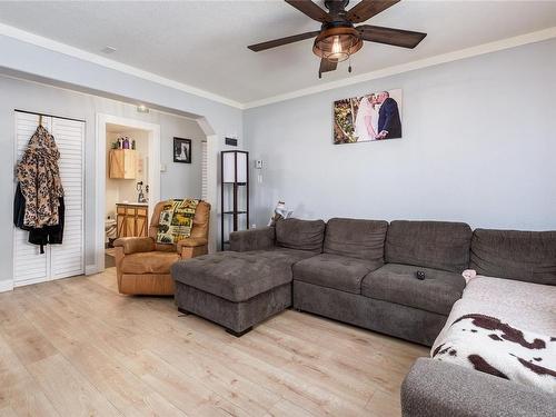 A-2350 Willemar Ave, Courtenay, BC - Indoor Photo Showing Living Room