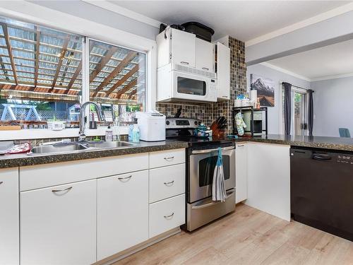 A-2350 Willemar Ave, Courtenay, BC - Indoor Photo Showing Kitchen With Double Sink