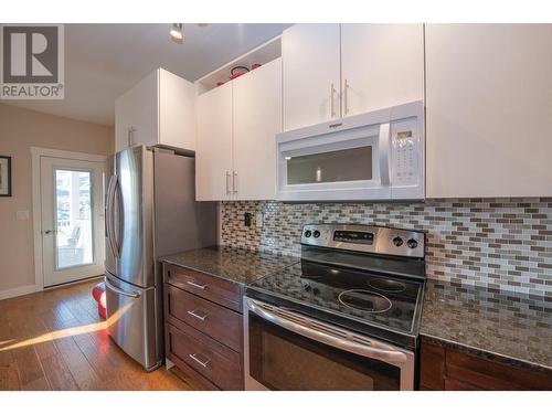 4505 Bellevue Drive, Vernon, BC - Indoor Photo Showing Kitchen With Upgraded Kitchen