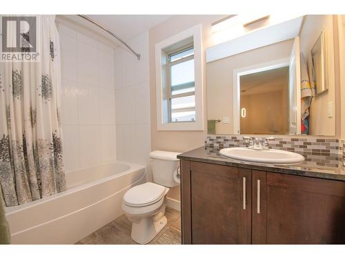 4505 Bellevue Drive, Vernon, BC - Indoor Photo Showing Bathroom