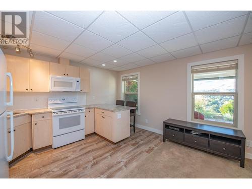 4505 Bellevue Drive, Vernon, BC - Indoor Photo Showing Kitchen