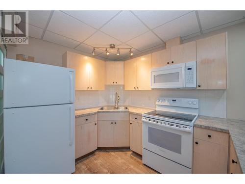 4505 Bellevue Drive, Vernon, BC - Indoor Photo Showing Kitchen With Double Sink