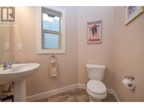 4505 Bellevue Drive, Vernon, BC - Indoor Photo Showing Bathroom