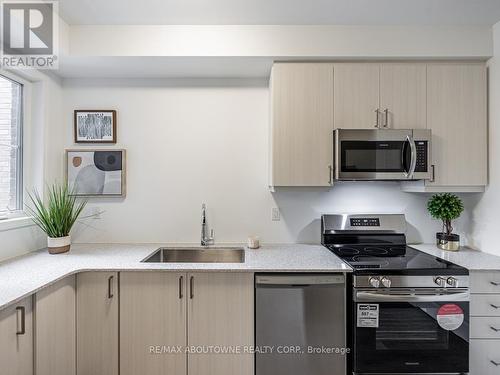 48 - 1317 Leriche Way, Milton, ON - Indoor Photo Showing Kitchen