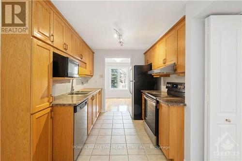 1904 Summerfields Crescent, Ottawa, ON - Indoor Photo Showing Kitchen With Double Sink