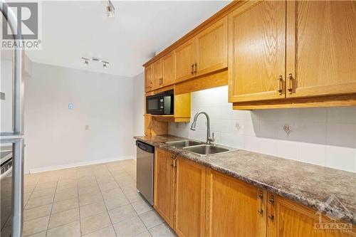 1904 Summerfields Crescent, Ottawa, ON - Indoor Photo Showing Kitchen With Double Sink