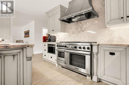 129 Main Street W, Grimsby, ON - Indoor Photo Showing Kitchen With Upgraded Kitchen