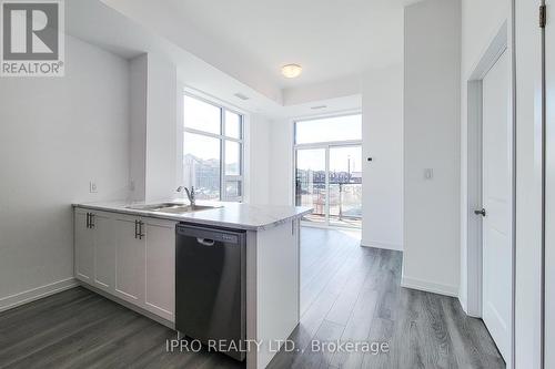 112 - 470 Dundas Street East Street, Hamilton, ON - Indoor Photo Showing Kitchen