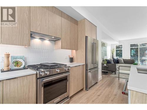 1455 Cara Glen Court Unit# 113, Kelowna, BC - Indoor Photo Showing Kitchen