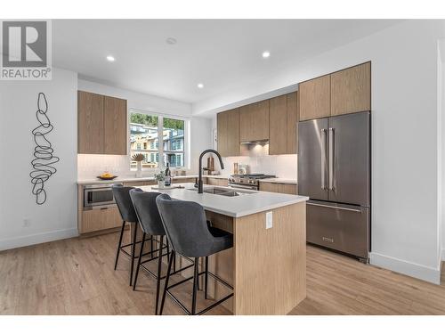 1455 Cara Glen Court Unit# 113, Kelowna, BC - Indoor Photo Showing Kitchen