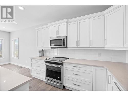 3075 Vint Road Unit# 101, Kelowna, BC - Indoor Photo Showing Kitchen