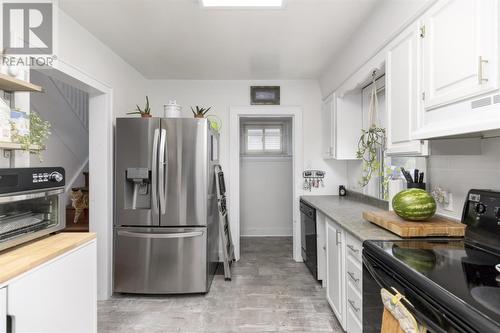 229 Goulais Ave, Sault Ste. Marie, ON - Indoor Photo Showing Kitchen