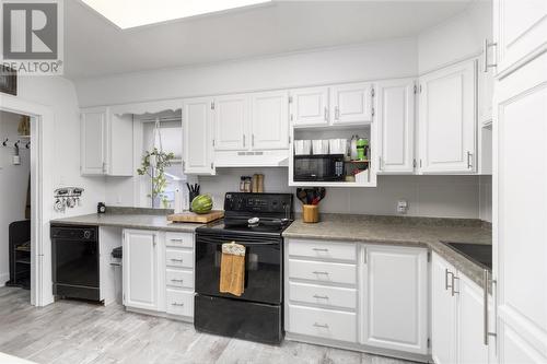 229 Goulais Ave, Sault Ste. Marie, ON - Indoor Photo Showing Kitchen