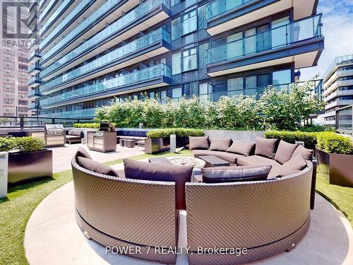 3010 - 955 Bay Street, Toronto, ON - Outdoor