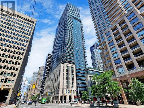 3010 - 955 Bay Street, Toronto, ON - Outdoor With Facade