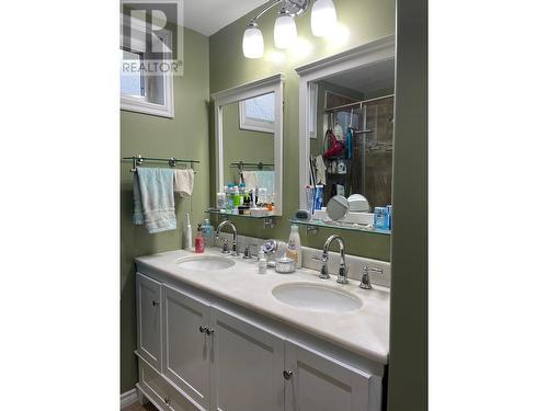 4711 Spruce Avenue, Fort Nelson, BC - Indoor Photo Showing Bathroom