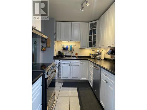 4711 Spruce Avenue, Fort Nelson, BC - Indoor Photo Showing Kitchen