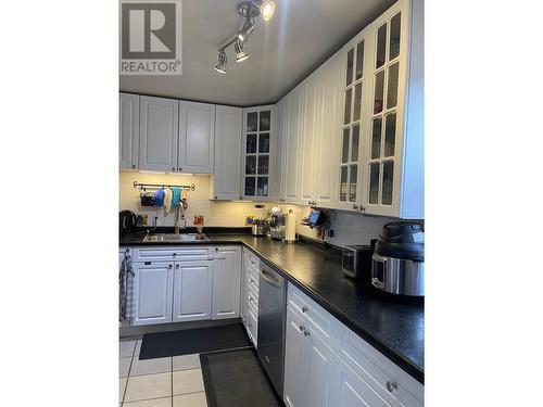 4711 Spruce Avenue, Fort Nelson, BC - Indoor Photo Showing Kitchen