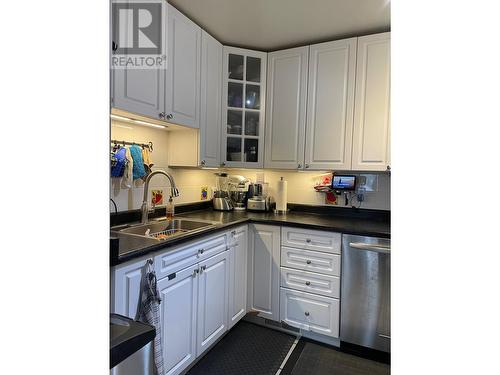 4711 Spruce Avenue, Fort Nelson, BC - Indoor Photo Showing Kitchen