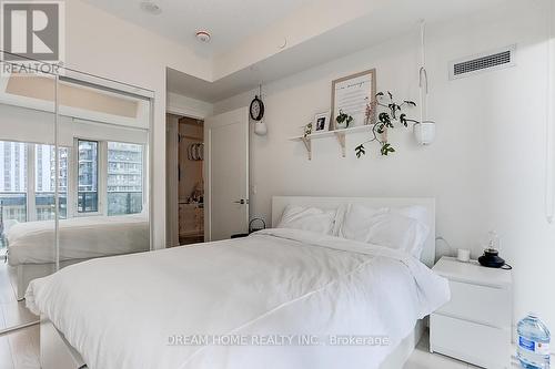 1717 - 330 Richmond Street W, Toronto, ON - Indoor Photo Showing Bedroom