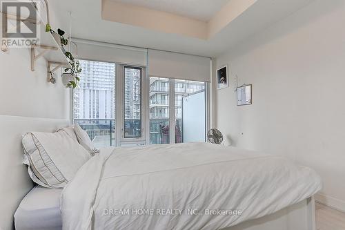 1717 - 330 Richmond Street W, Toronto, ON - Indoor Photo Showing Bedroom