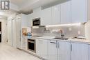 1717 - 330 Richmond Street W, Toronto, ON  - Indoor Photo Showing Kitchen 