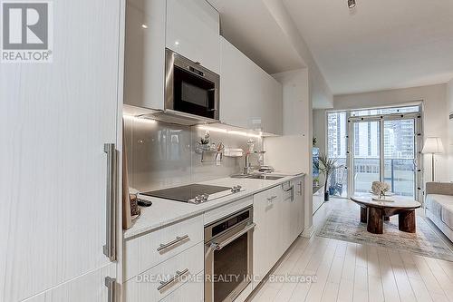 1717 - 330 Richmond Street W, Toronto, ON - Indoor Photo Showing Kitchen