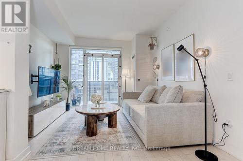 1717 - 330 Richmond Street W, Toronto, ON - Indoor Photo Showing Living Room