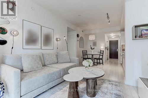 1717 - 330 Richmond Street W, Toronto, ON - Indoor Photo Showing Living Room