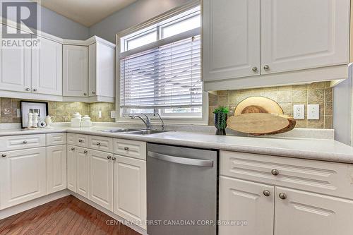 322 Chambers Place, London, ON - Indoor Photo Showing Kitchen With Double Sink