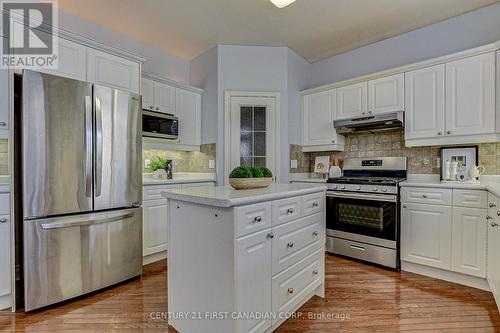 322 Chambers Place, London, ON - Indoor Photo Showing Kitchen