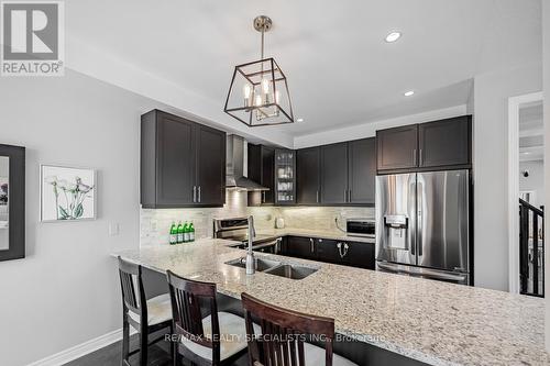 2495 Gateshead Common Road, Oakville, ON - Indoor Photo Showing Kitchen With Stainless Steel Kitchen With Double Sink With Upgraded Kitchen