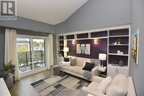 320 - 170 Rockhaven Lane, Hamilton, ON - Indoor Photo Showing Living Room