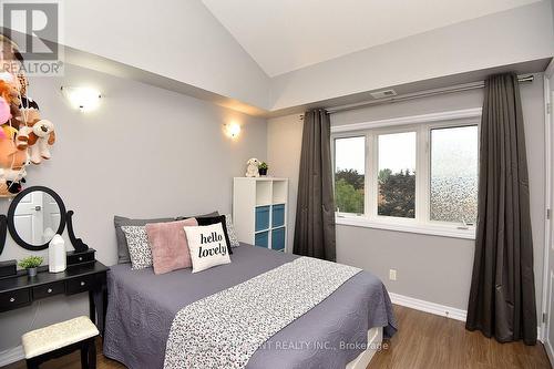 320 - 170 Rockhaven Lane, Hamilton, ON - Indoor Photo Showing Bedroom