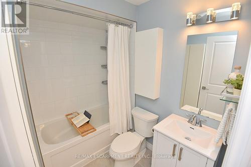 320 - 170 Rockhaven Lane, Hamilton, ON - Indoor Photo Showing Bathroom